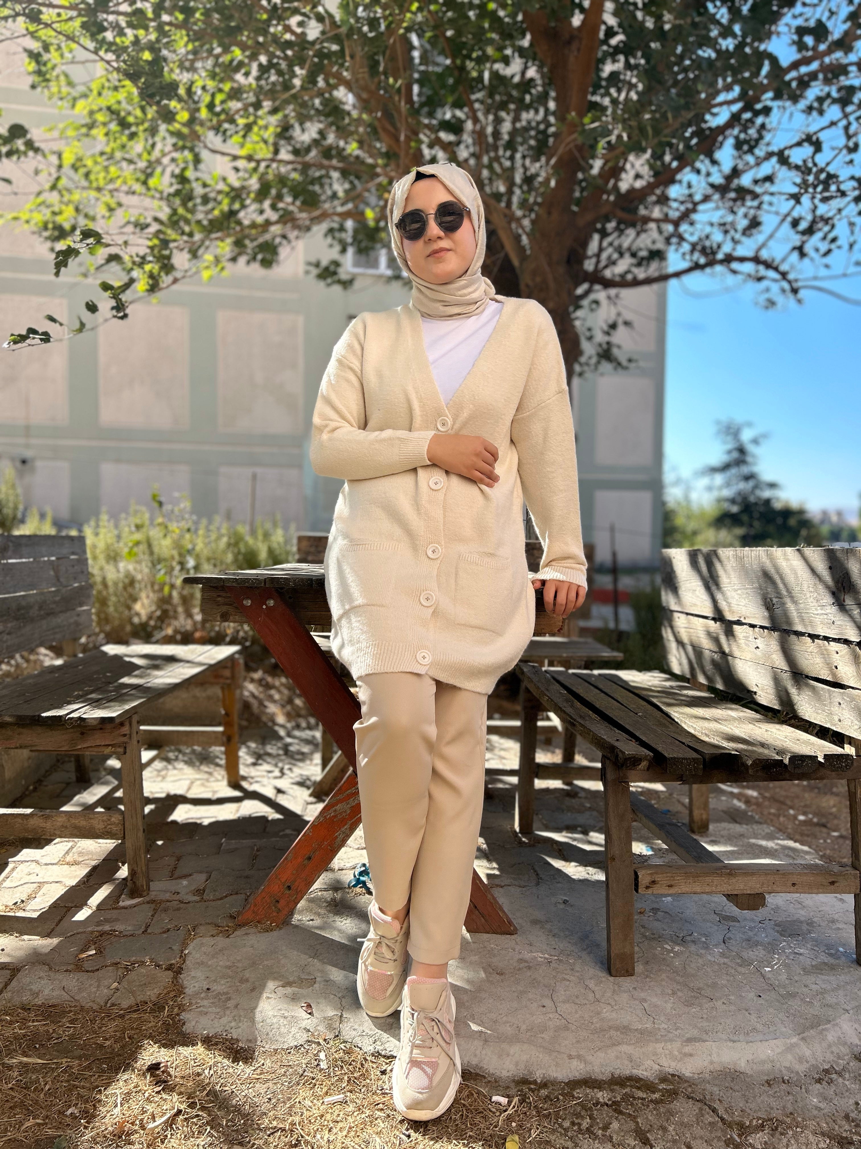 Düğme Detaylı Cepli Uzun Hırka Krem