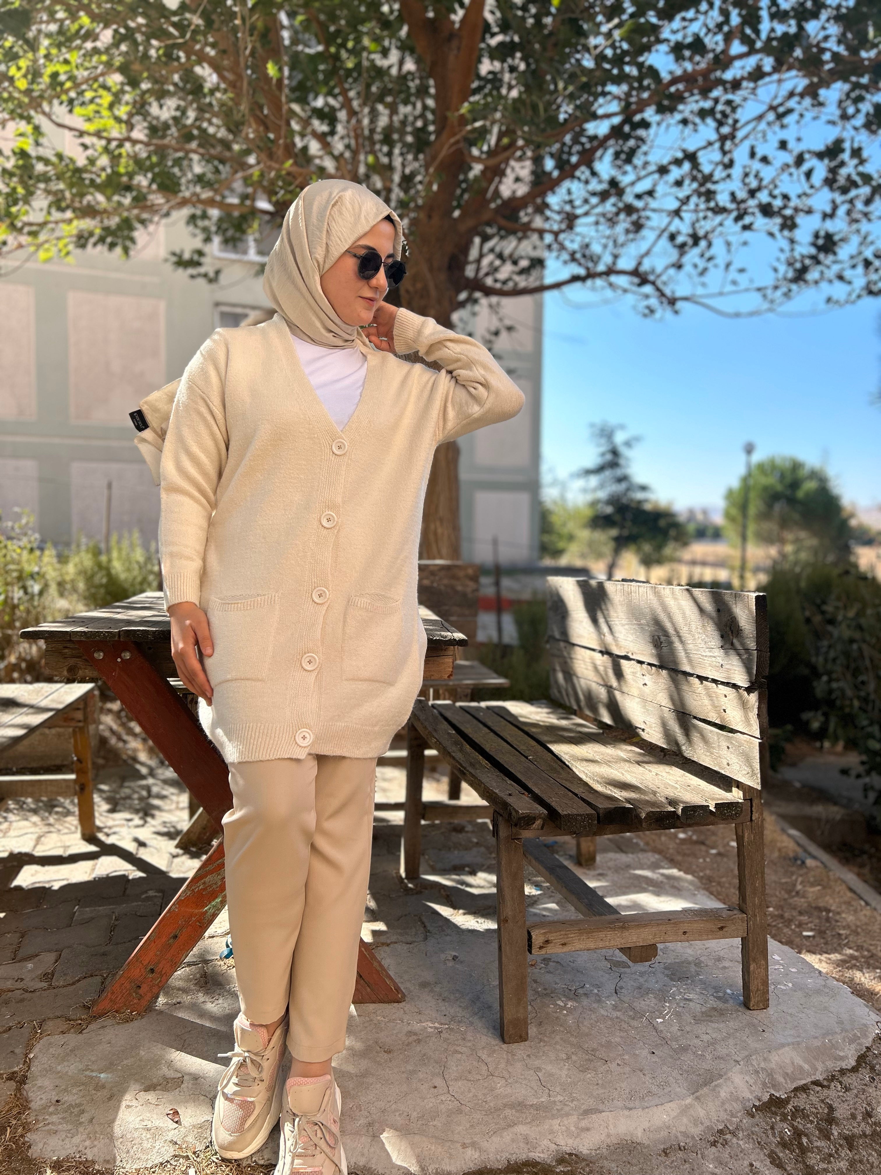 Düğme Detaylı Cepli Uzun Hırka Krem