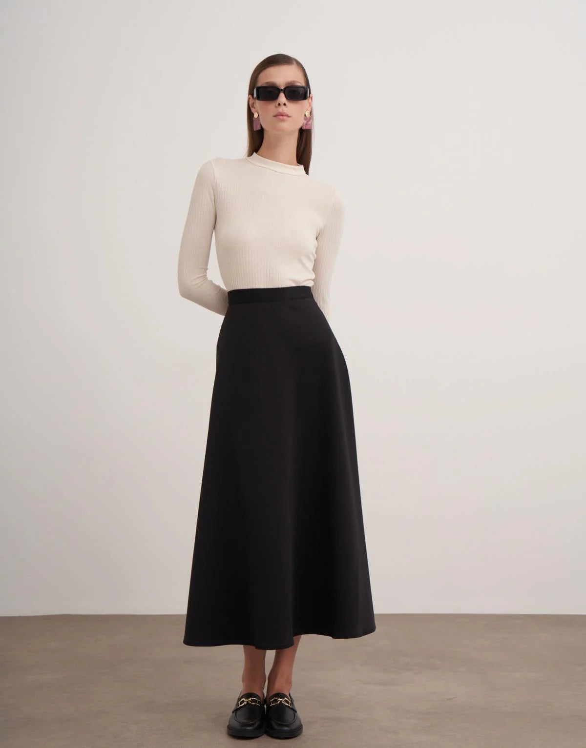 Siyah Scuba Kumaş Fermuarlı Yüksek Bel Kloş Etek