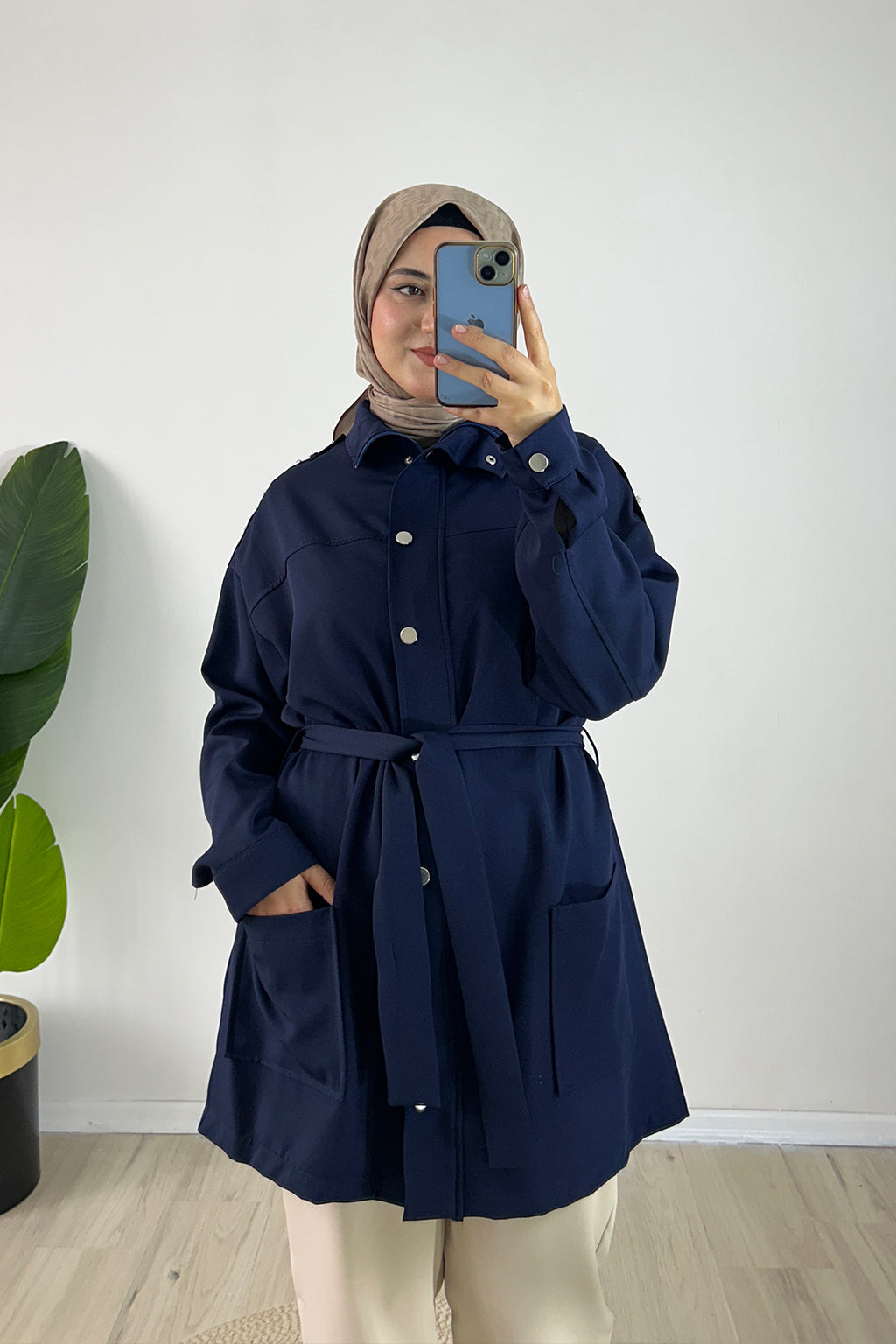 Atlas Kumaş Apoletleri Taş Espiri Kadın Ceket-Lacivert