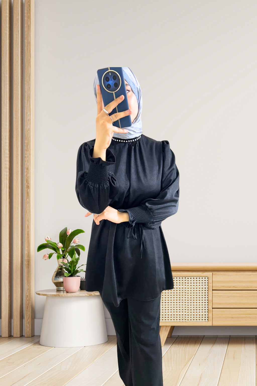 Boğaz Kısmı Taş Detaylı Saten Gömlek Siyah