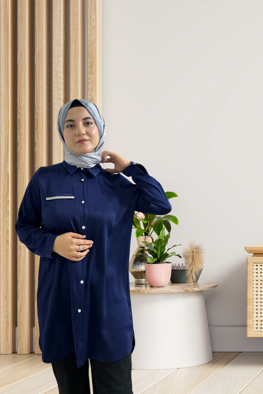 Cep Taş Detaylı Saten Gömlek Lacivert