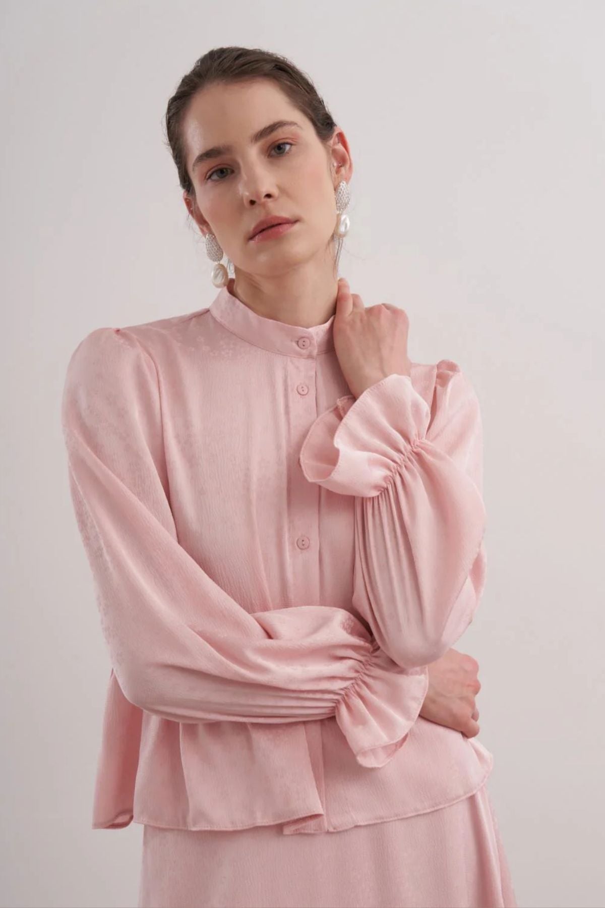 Elizan Kendinden Desenli Önü Düğmeli Saten Takım - Pudra