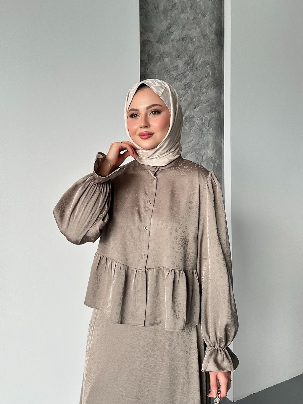 Lal Kendinden Desenli Saten Takım - Vizon