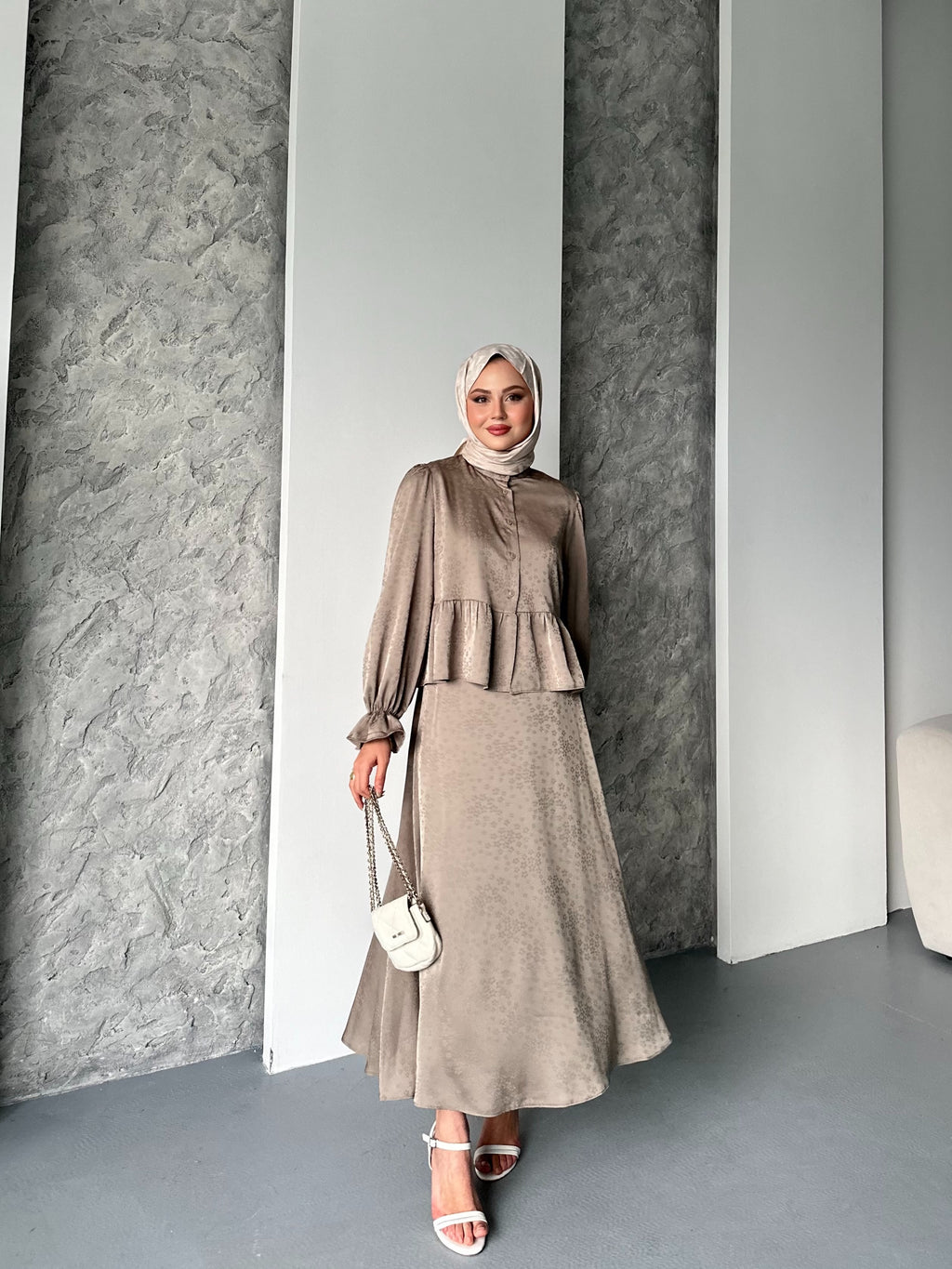 Lal Kendinden Desenli Saten Takım - Vizon