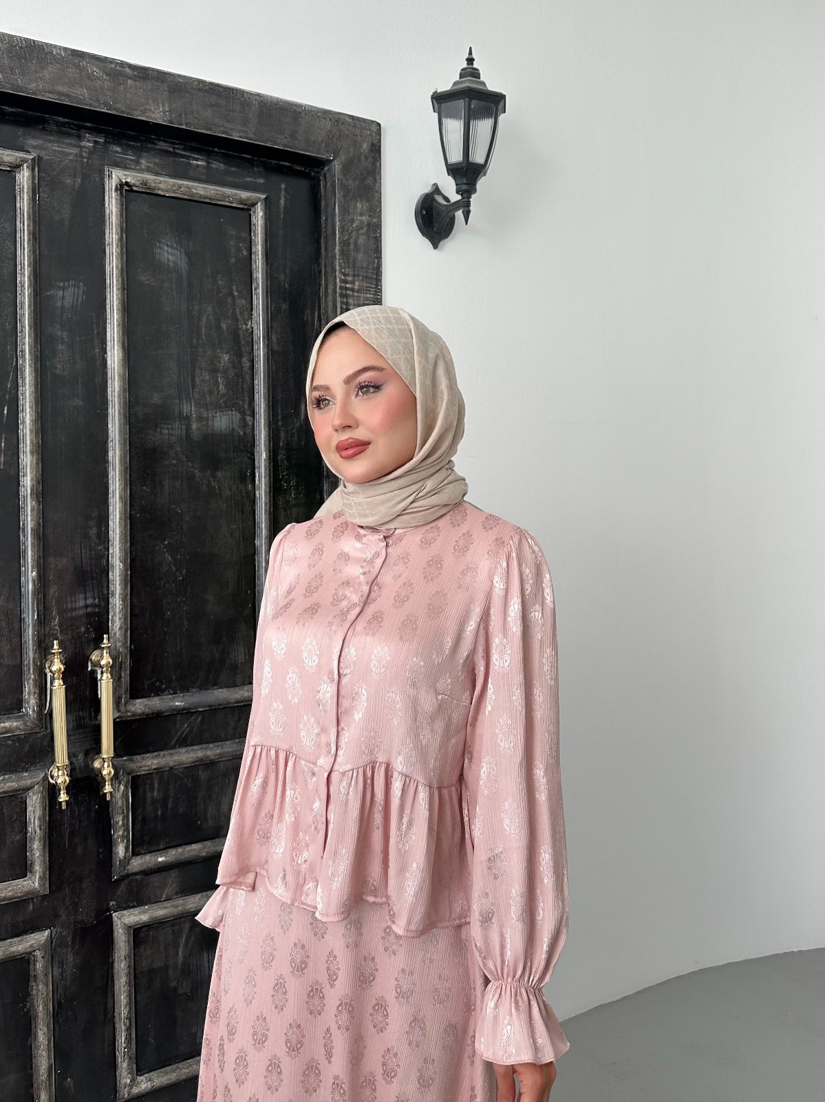 Elizan 2 Kendinden Desenli Önü Düğmeli Saten Takım - Pudra