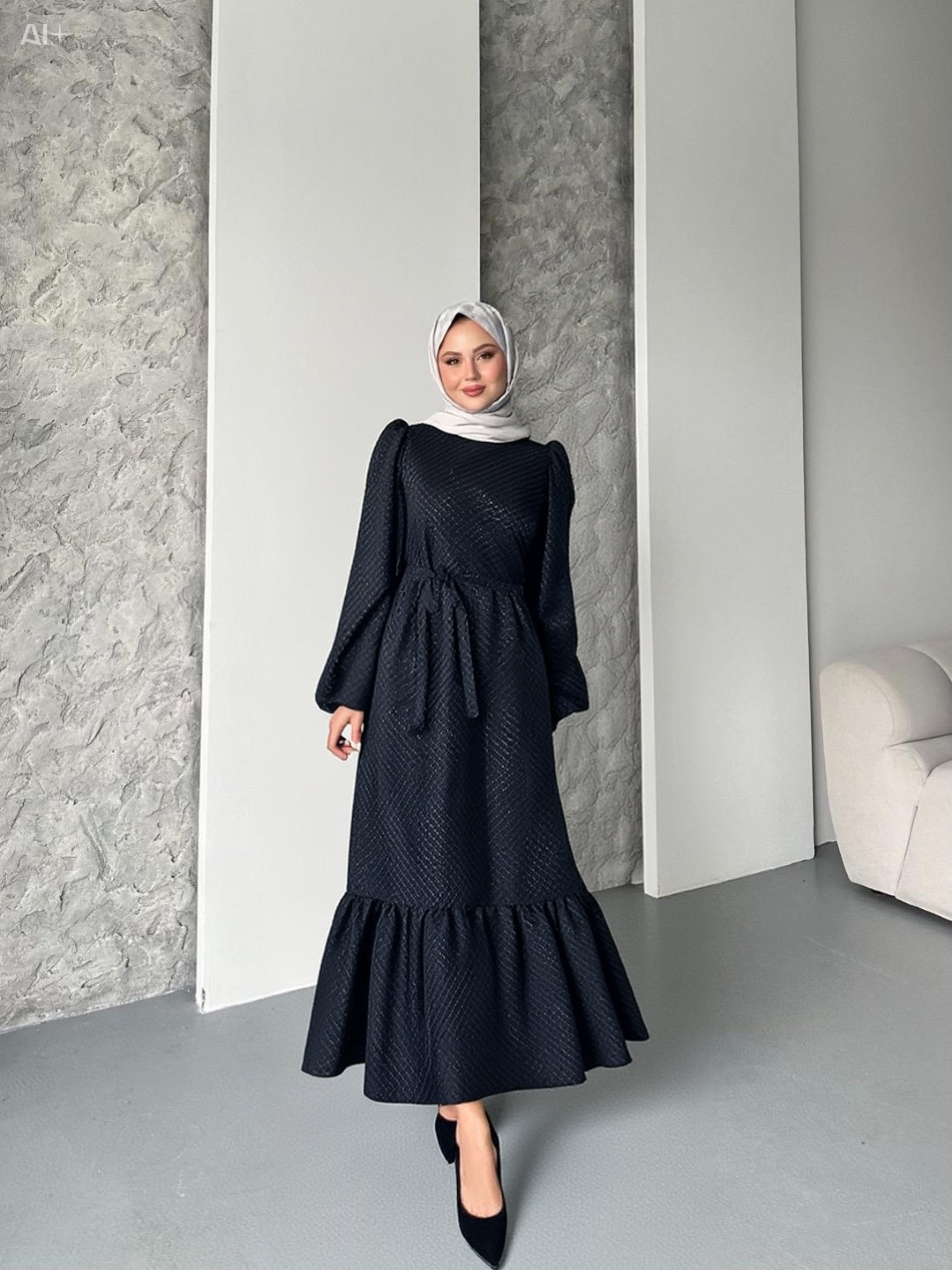 Parlak Desenli Kuşaklı Elbise Siyah