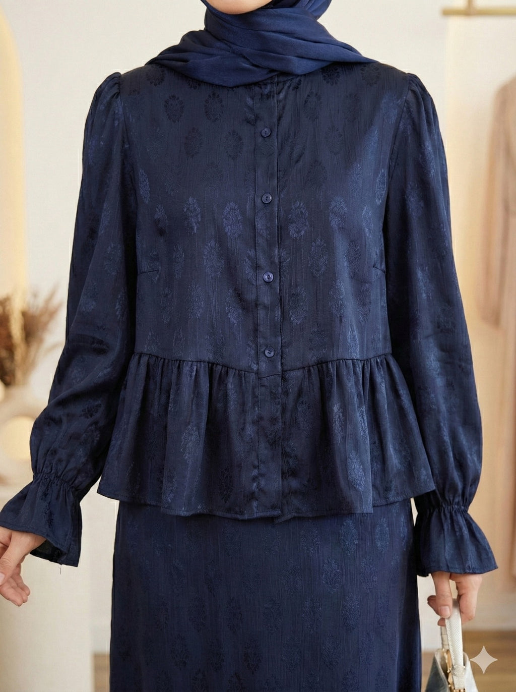 Elizan 2 Kendinden Desenli Önü Düğmeli Saten Takım - Lacivert