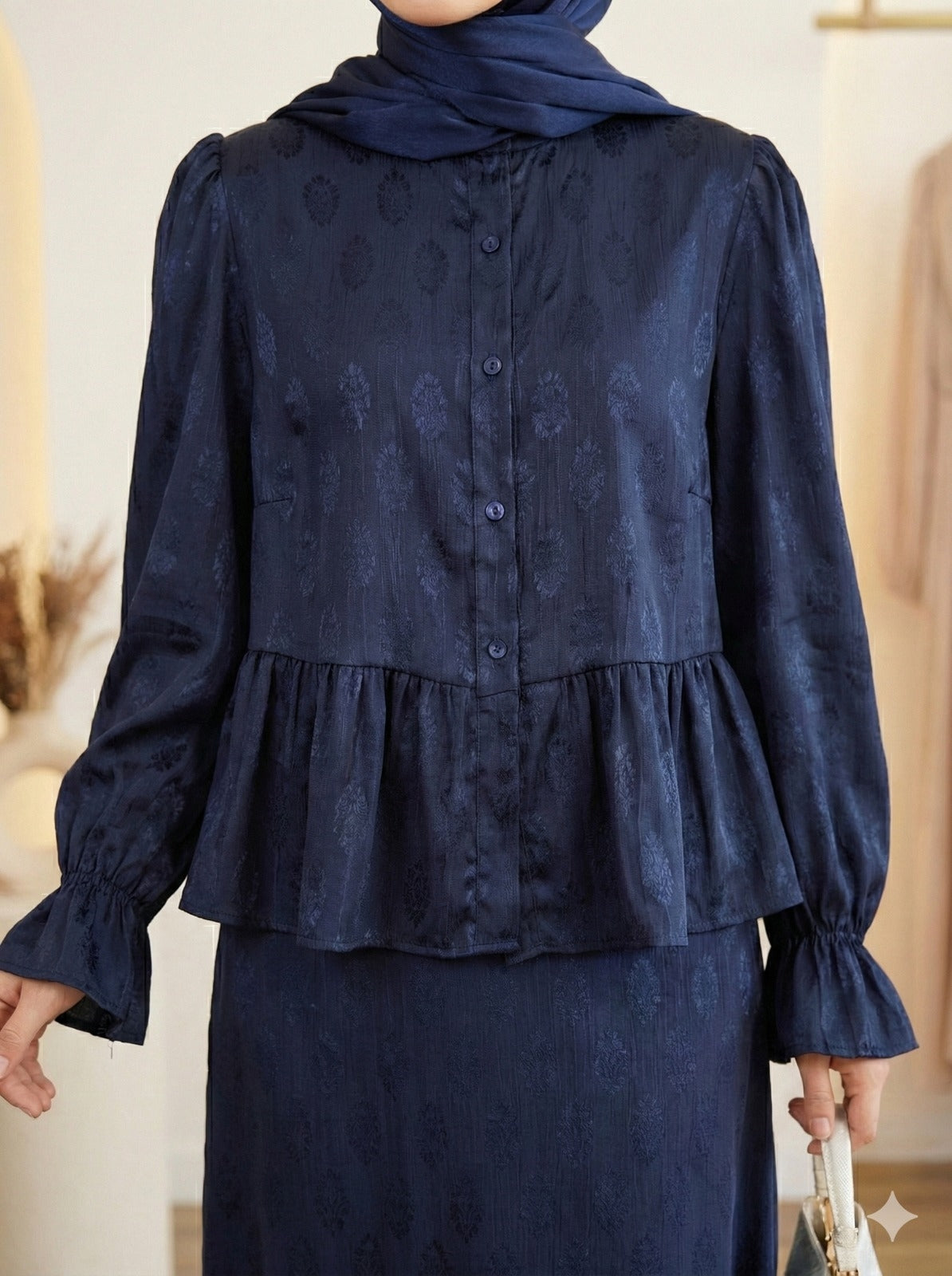 Elizan 2 Kendinden Desenli Önü Düğmeli Saten Takım - Lacivert